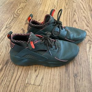 Women’s Nike Huarache